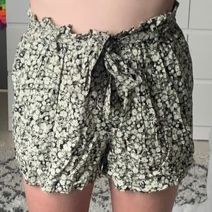 Loose floral print shorts with belt tie
